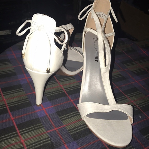 White peep toes 3 inch heel. - Picture 3 of 3